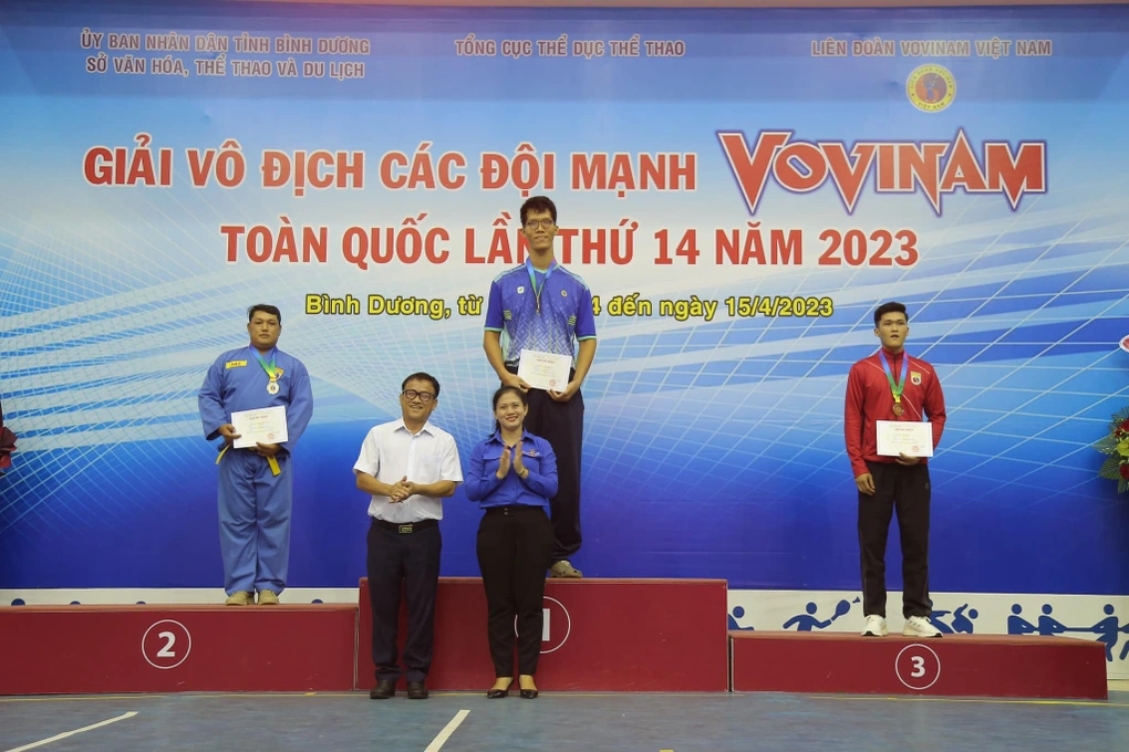 Chân dung nam diễn viên cao 2m2 đóng phim thu trăm tỷ là võ sĩ khổng lồ từng đi làm phụ hồ vì nghèo khó - 4