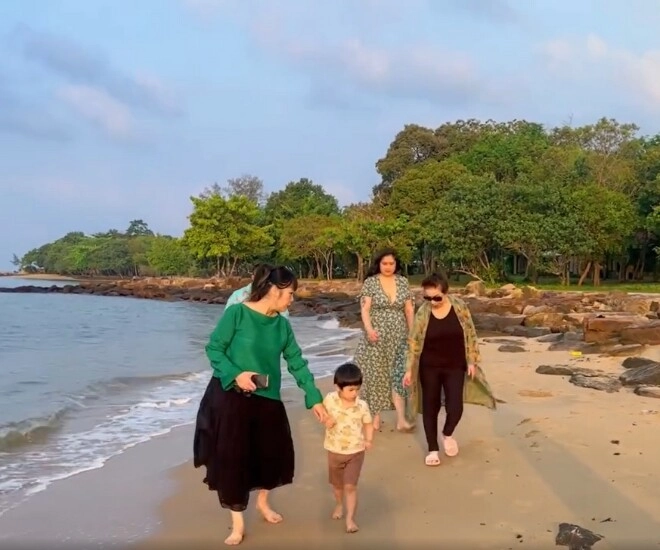 Cháu ngoại nsnd hồng vân lớn lên ở mỹ đẹp như búp bê mắt to hệt lai tây bảo sao cả nhà mê mẩn - 1