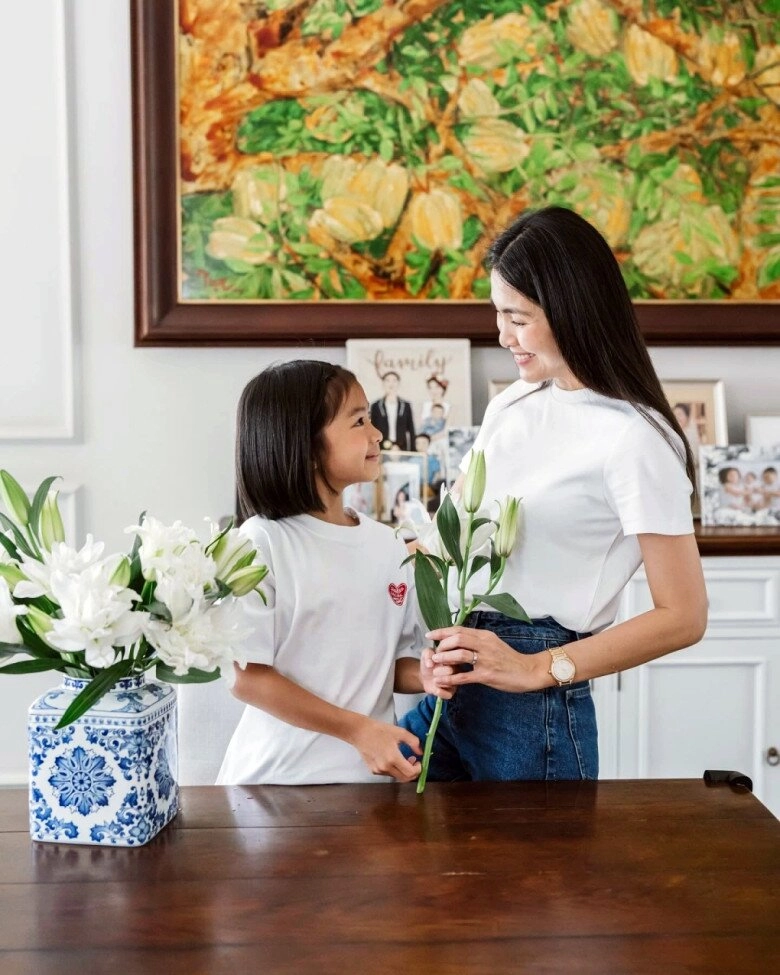Cháu nội xinh xắn của gia tộc nghìn tỷ ra nước ngoài đón sinh nhật 8 tuổi ngoại hình ngày càng giống mẹ tăng thanh hà - 6