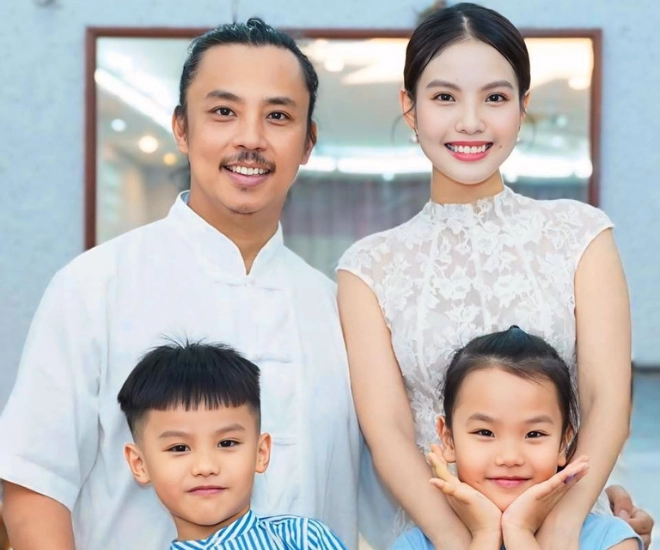 Chí anh khoe mái ấm đủ nếp đủ tẻ với bà xã kém 20 tuổi 2 con như bản sao thu nhỏ của bố mẹ - 1