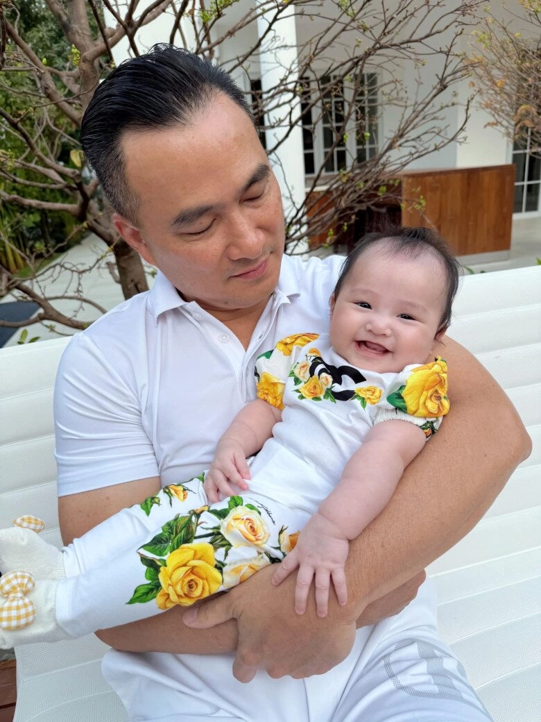 Vẻ bụ bẫm của ái nữ nhà chi bảo 5 tháng tuổi rõ nét thanh tú khoe nụ cười chưa mọc răng cực đốn tim - 14