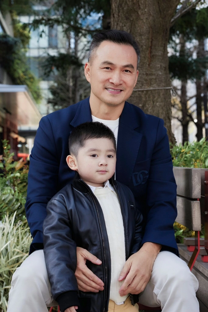 Chi bảo bận công việc vẫn ngồi ôm con cho vợ đại gia làm điệu bà xã nhìn ái nữ thừa nhận mình đẻ thuê - 8