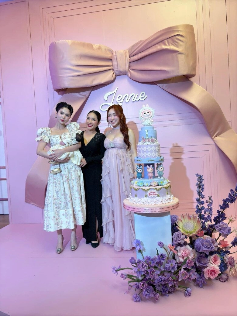 Chi bảo mời nửa showbiz việt đến tiệc đầy tháng rình rang của ái nữ khách mời đi tiền mừng gần 1 tỷ - 3