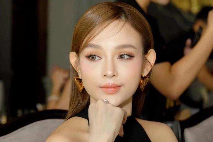 chị đại hột xoàn của showbiz việt có mối quan hệ với nhiều tỷ phú người nổi tiếng thế giới u45 vẫn chưa chịu lấy chồng - 3