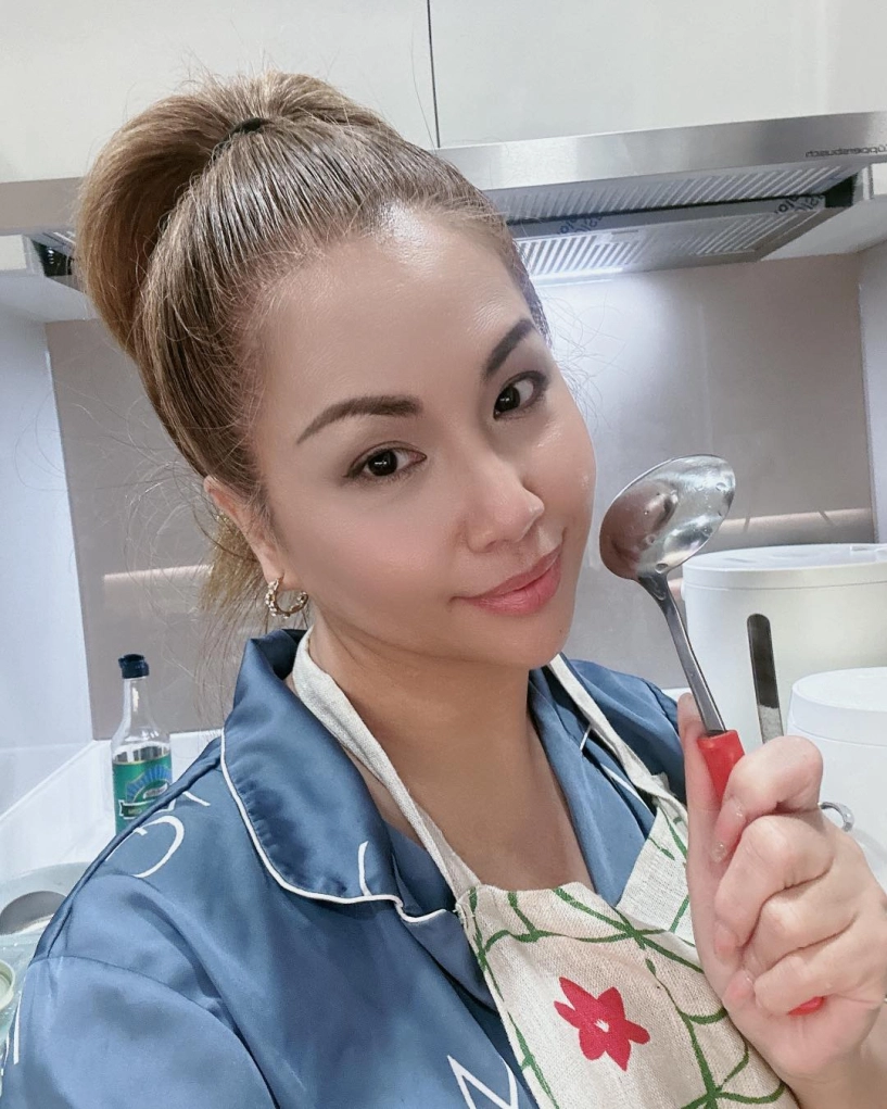 chị đẹp lấy chồng giàu ở mỹ trên sân khấu nóng bỏng hết cỡ hóa ra ngoài đời là vợ đảm khéo nấu ăn - 8