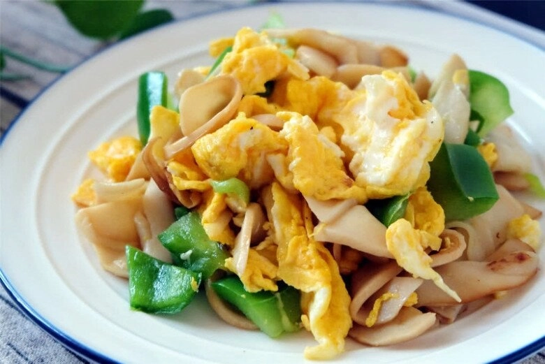 Chỉ là một loại rau mà chứa gần 20 loại axit amin đem xào với quả giàu canxi được món siêu bổ mà giá chẳng hề đắt đỏ - 1