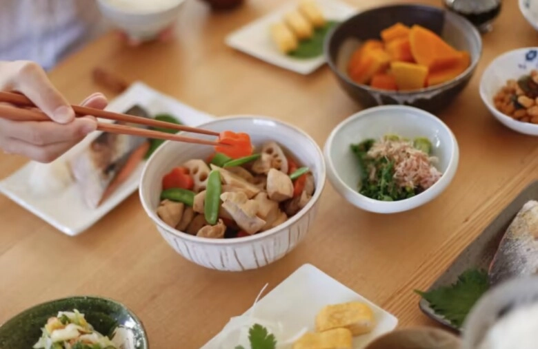 Chỉ thay đổi một việc trước bữa ăn người phụ nữ giảm 15kg sau 1 năm nhan sắc như trẻ lại 10 tuổi - 2