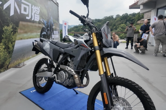 Chi tiết suzuki dr-z4 2025 huyền thoại 400cc hồi sinh với hai phiên bản cực chất - 1