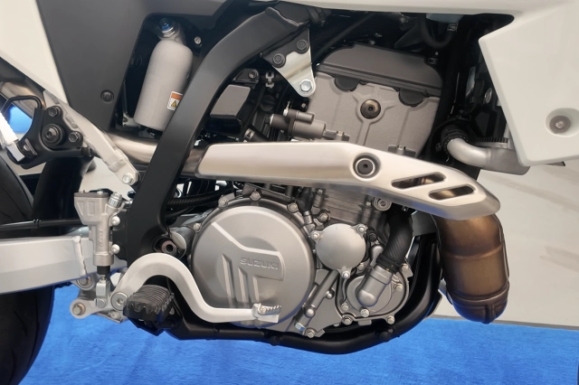 Chi tiết suzuki dr-z4 2025 huyền thoại 400cc hồi sinh với hai phiên bản cực chất - 5