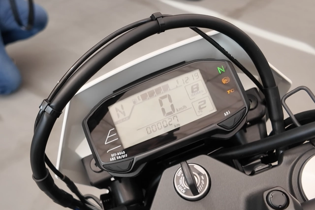 Chi tiết suzuki dr-z4 2025 huyền thoại 400cc hồi sinh với hai phiên bản cực chất - 9