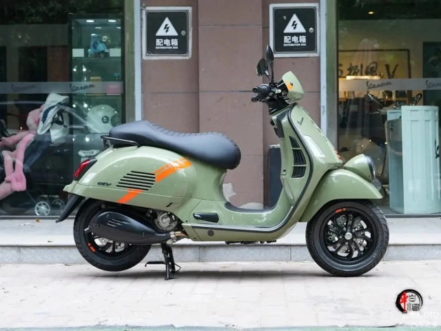 Chi tiết vespa gtv300 2025 vừa ra mắt tôi cổ điển nhưng tôi không lỗi thời - 1