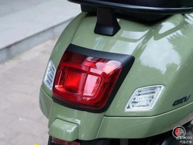 Chi tiết vespa gtv300 2025 vừa ra mắt tôi cổ điển nhưng tôi không lỗi thời - 7