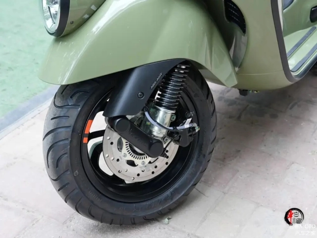Chi tiết vespa gtv300 2025 vừa ra mắt tôi cổ điển nhưng tôi không lỗi thời - 8