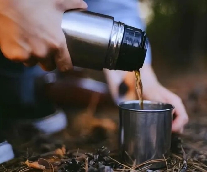 Chiếc cốc này hầu như nhà nào cũng có dùng quanh năm nhưng hiếm ai biết nó có thể biến nước nóng thành nước độc - 1