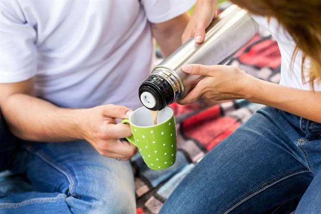 Chiếc cốc này hầu như nhà nào cũng có dùng quanh năm nhưng hiếm ai biết nó có thể biến nước nóng thành nước độc - 4