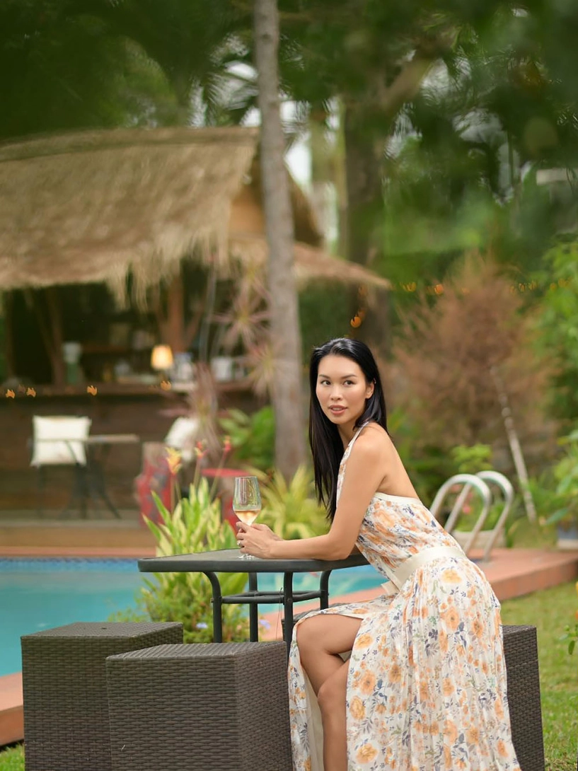 Chọn váy áo du lịch tôn dáng như hà anh - 3