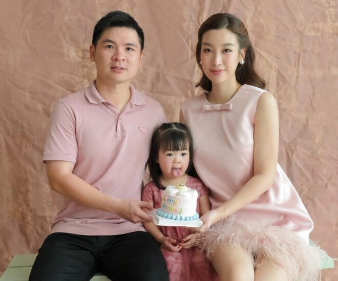 Chồng chủ tịch nhà đỗ mỹ linh mừng sinh nhật bình rượu mơ ái nữ nay cực xinh đã biết giành bố quang với mẹ - 1