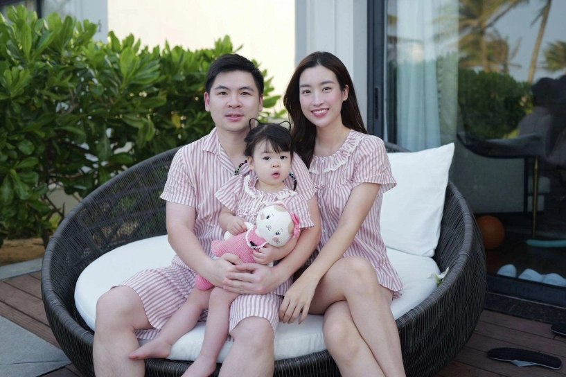 Con gái đỗ mỹ linh khó dỗ dành khiến mẹ đau đầu là tiểu thư cành vàng được bố chủ tịch đích thân đưa đón - 12