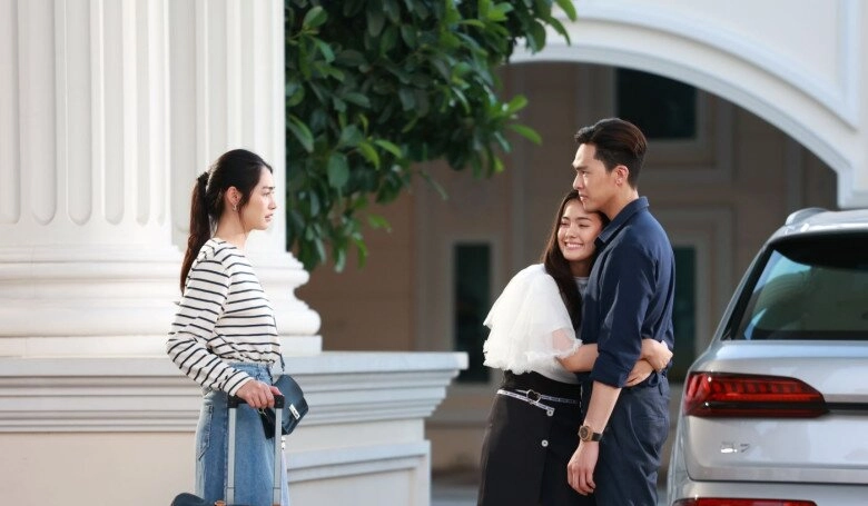 Chồng cũ lái xe sang chở bạn gái xinh đẹp đến chế giễu tôi chồng tôi nói một câu khiến anh câm nín - 3