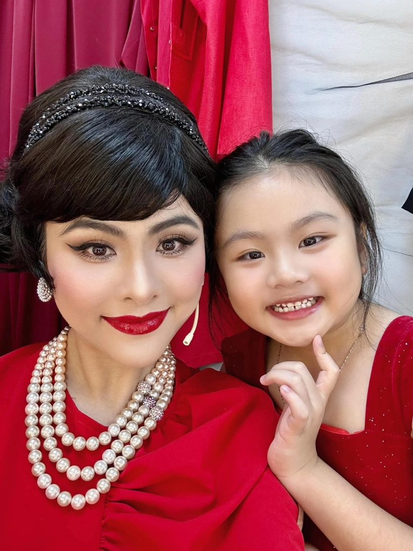 Chồng đại gia của vân trang nhìn con gái khóc lã chã mà thương ái nữ 9 tuổi giống hệt bố rõ nét xinh xắn - 2