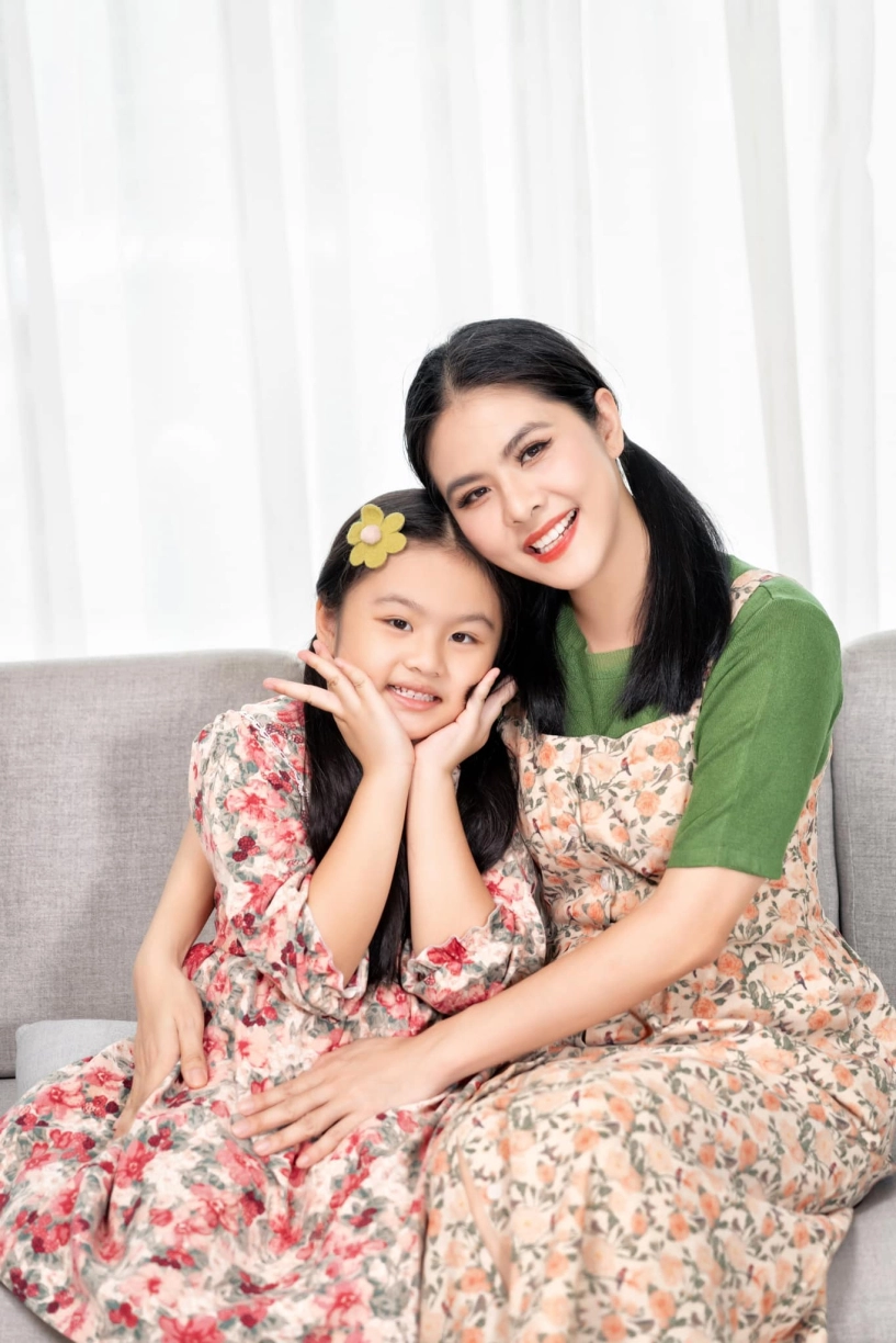 Chồng đại gia của vân trang nhìn con gái khóc lã chã mà thương ái nữ 9 tuổi giống hệt bố rõ nét xinh xắn - 7