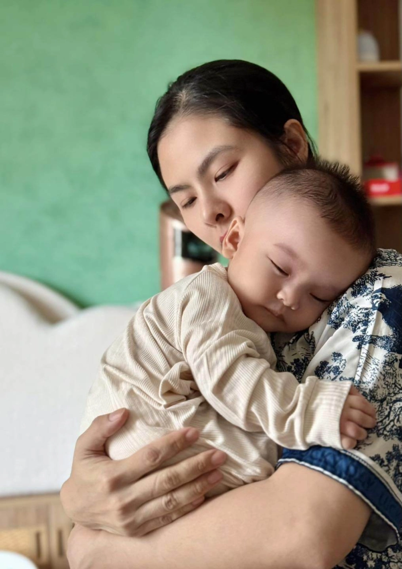 Chồng đại gia của vân trang ra rìa từ ngày vợ sinh con thứ 4 mẹ bỉm xoay ca chăm từng bé lòng thấy buồn - 5