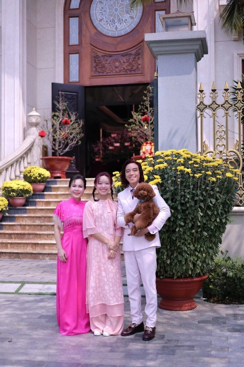 Chồng giáo sư bị nói kỳ khi mặc đồ ngủ đi chơi ở trời tây việt hương lên tiếng đáp trả - 17