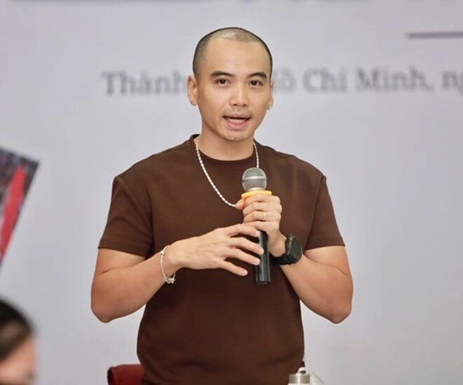 Chồng hhen niê đầu óc trống rỗng khi vắng vợ được nàng hậu kèm cặp mỗi tối nhưng vẫn run rẩy khi gặp nhiều người - 1