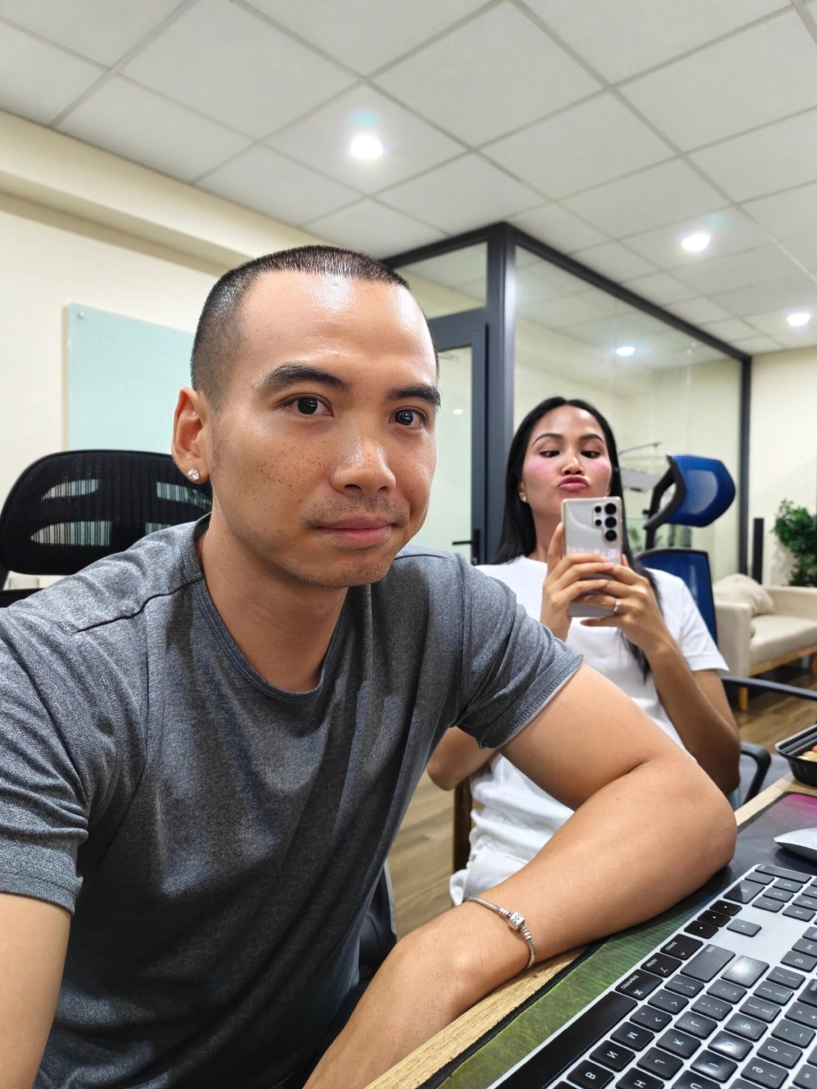 Chồng hhen niê đi đâu cũng được hỏi đã mọc tóc chưa hiện nổi tiếng hơn cả vợ hoa hậu - 2