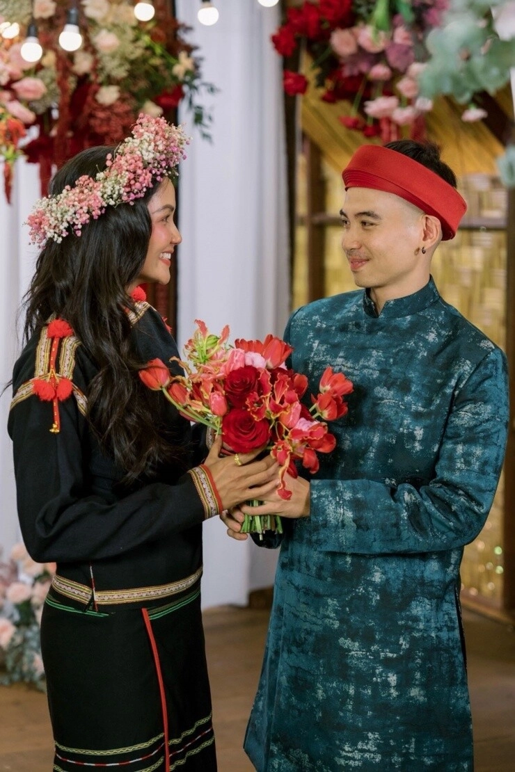 Chồng hhen niê từng không dám mơ nói chuyện với hoa hậu vì thân phận tự bóc chiều cao thật khi đứng cạnh bà xã - 7