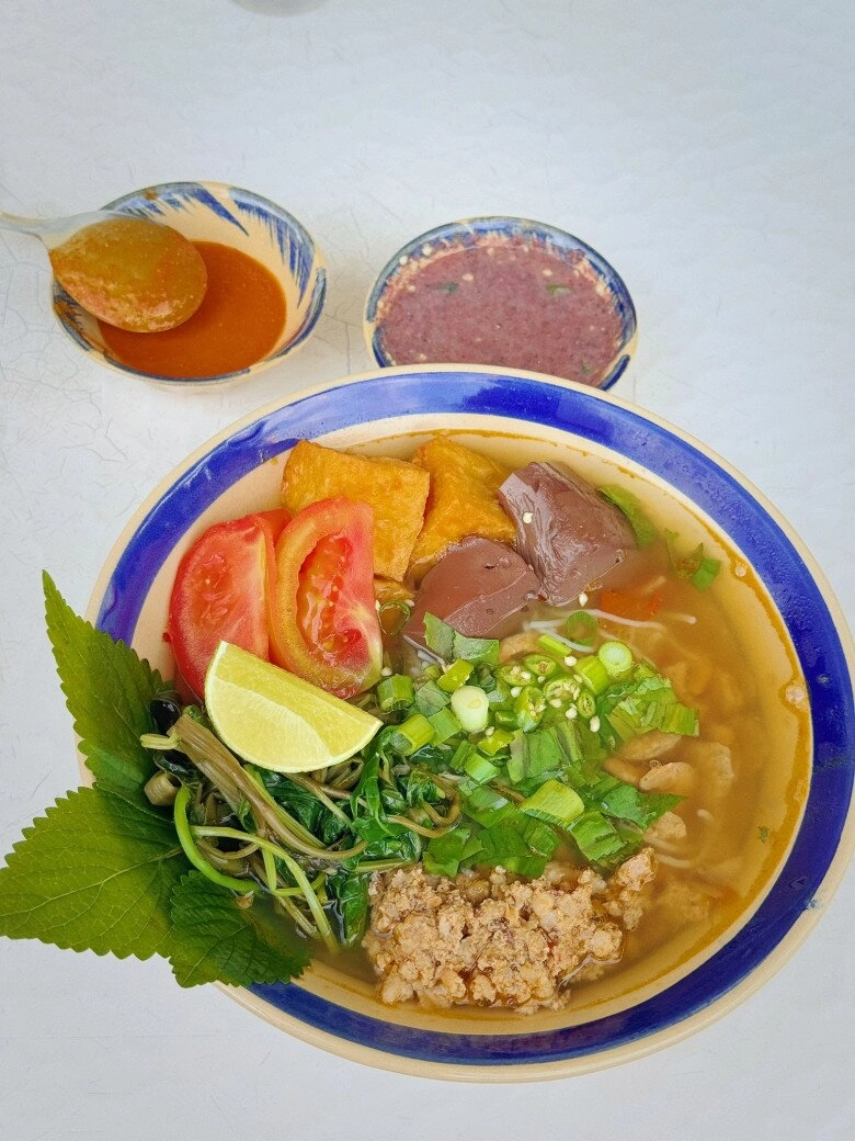 Chồng kém tuổi của hoa hậu diễm hương nấu nướng phục vụ vợ bầu em bé trong bụng khó tính cỡ nào cũng chiều - 7