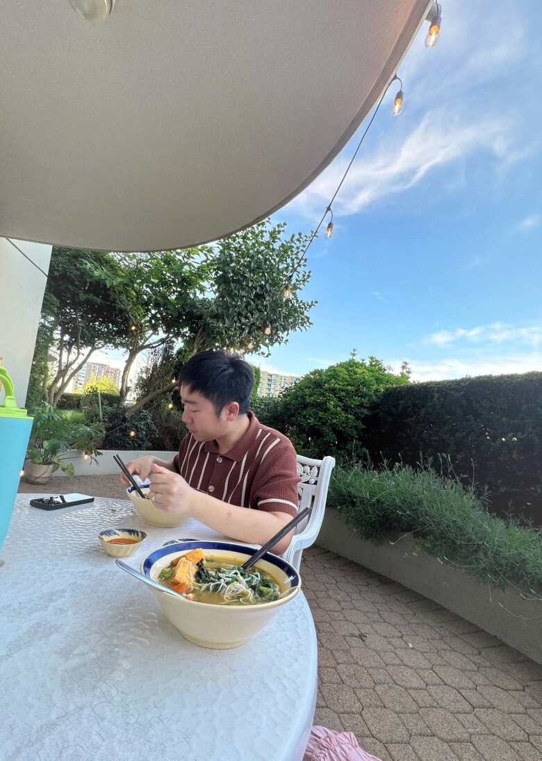 Chồng kém tuổi của hoa hậu diễm hương nấu nướng phục vụ vợ bầu em bé trong bụng khó tính cỡ nào cũng chiều - 8
