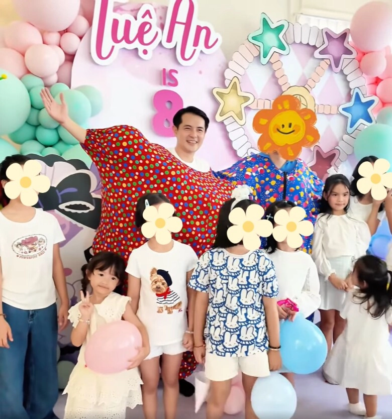 Chồng phạm quỳnh anh lăn xả hết mình trong tiệc sinh nhật con riêng của vợ là bố ấm áp của 3 tiểu công chúa - 5