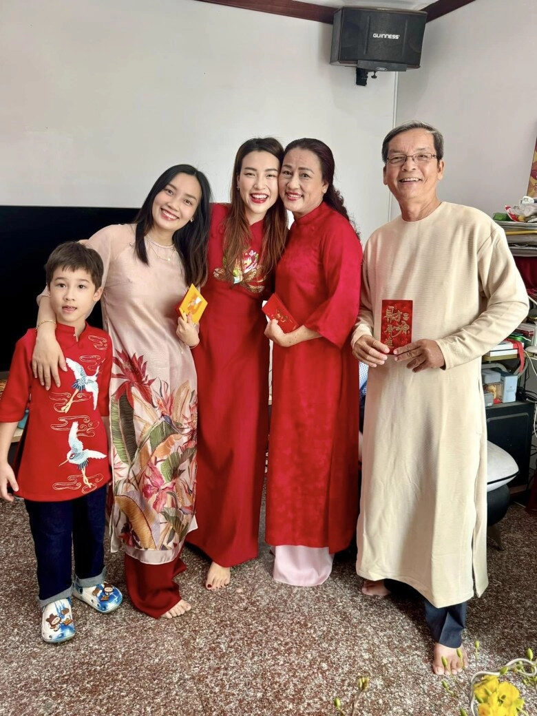 Chồng tây cũ của hoàng oanh đưa con trai đi chơi với bạn gái mới bé max cực thân với mẹ kế tương lai - 15
