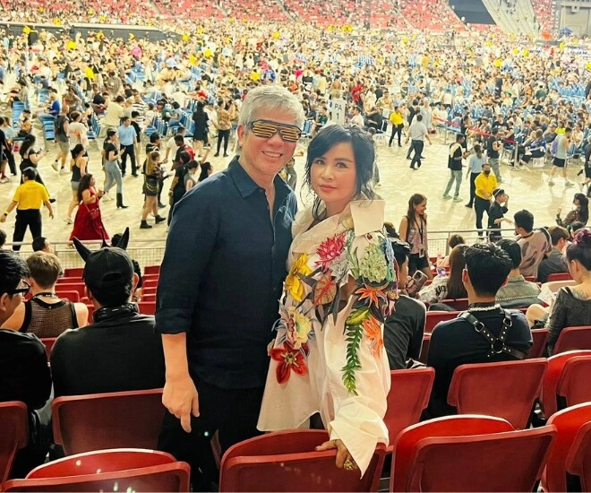 Chồng thanh lam đi quẩy với hội bạn toàn ngôi sao của vợ bác sĩ từng không quen ngành showbiz nay như hòa tan - 1