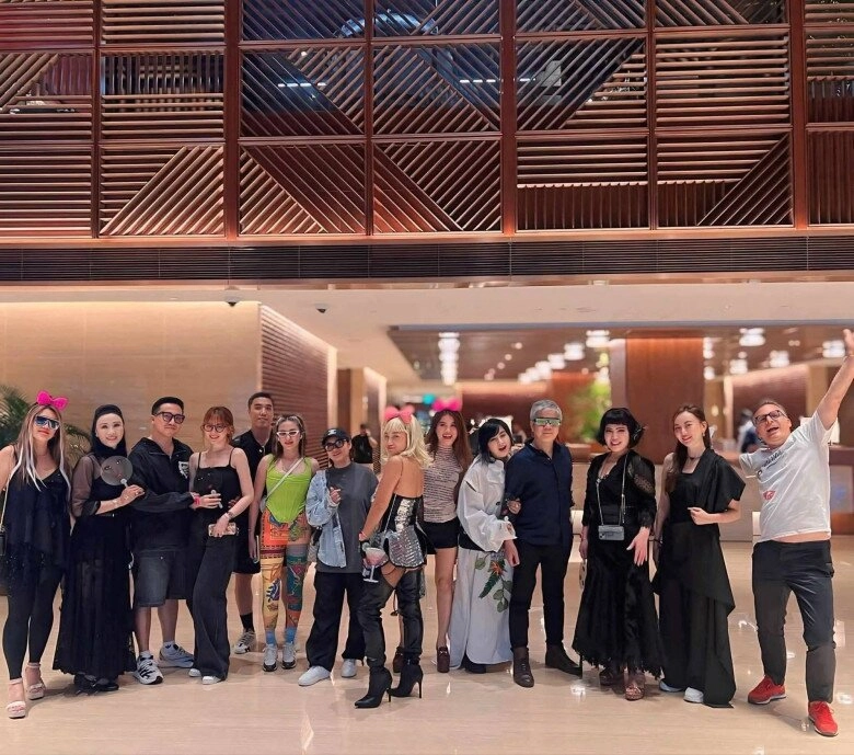 Chồng thanh lam đi quẩy với hội bạn toàn ngôi sao của vợ bác sĩ từng không quen ngành showbiz nay như hòa tan - 2