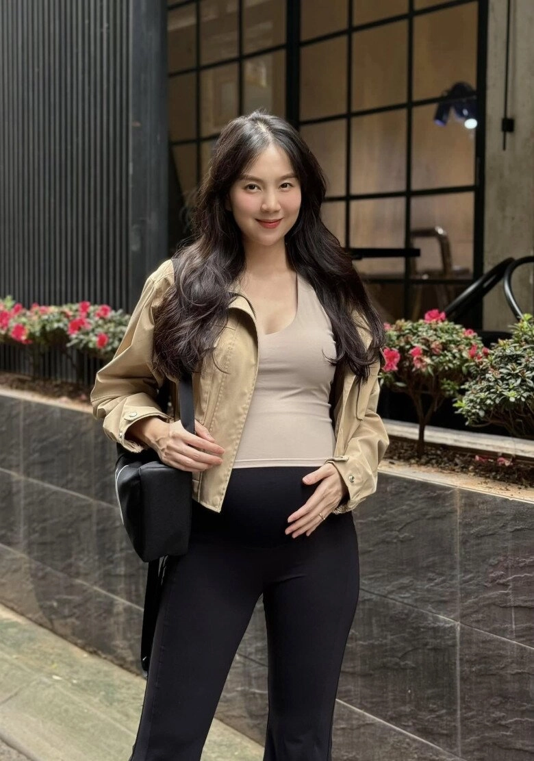 Chồng thiếu gia bắc giang của mc mai ngọc tươi rói nắm tay vợ không rời trong khoảnh khắc đón con trai đầu lòng - 8