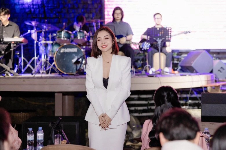 Chưa đến hè jennifer phạm và đệ nhất mỹ nhân philippines đã cùng chung ý tưởng cắt phăng mái tóc dài - 5