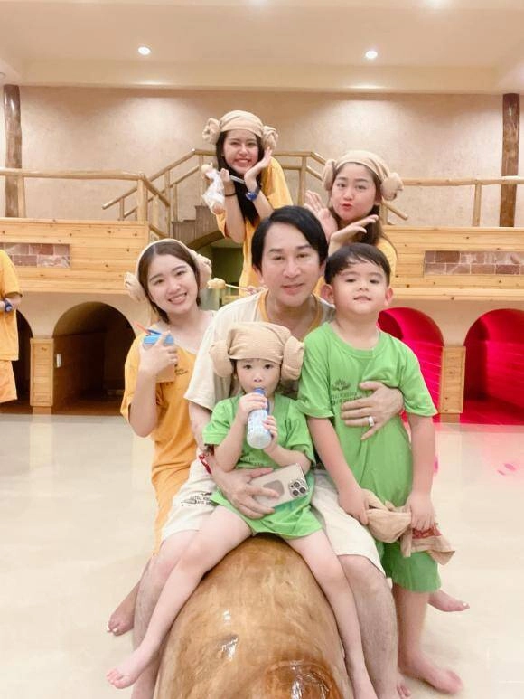 Có 5 con với 3 đời vợ nsưt kim tự long đặt tên các con theo họ hiếm của bố y hệt nhau liên kết đặc biệt - 2