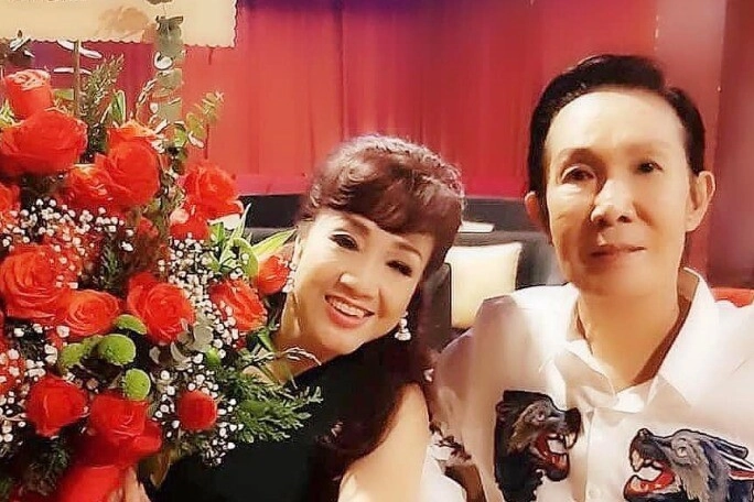 cô đào hát từng được nsưt vũ linh muốn cưới làm vợ giờ sang mỹ lấy luôn phi công trẻ việt kiều - 1