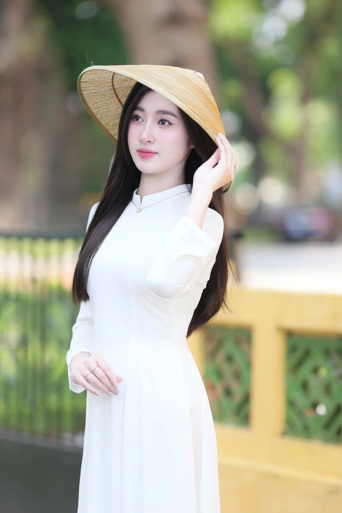 Cô gái 19 tuổi trả lời ứng xử không kịp thời gian vẫn chiến thắng vương miện hoa hậu trái đất - 3