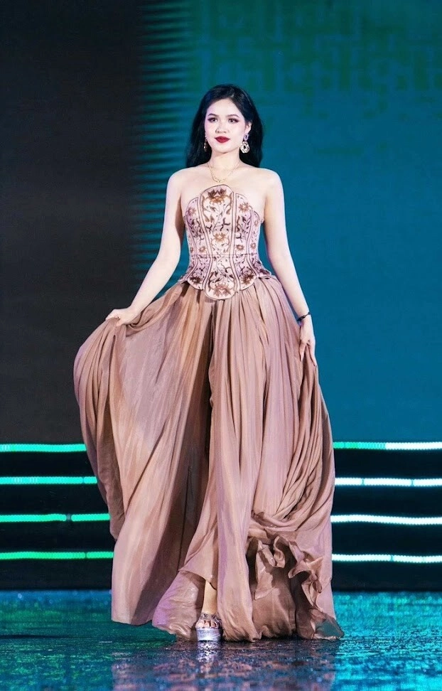 Cô gái lên show hẹn hò với chàng trai lương 100 triệu tháng giờ đi thi hoa hậu nhan sắc tỏa sáng khó tin - 2