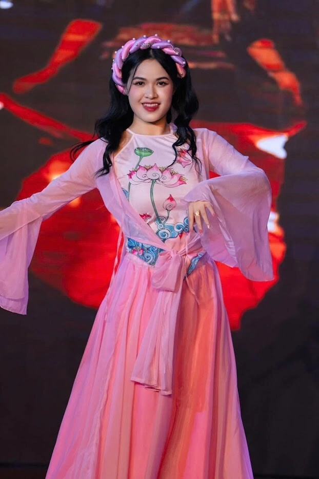 Cô gái lên show hẹn hò với chàng trai lương 100 triệu tháng giờ đi thi hoa hậu nhan sắc tỏa sáng khó tin - 3