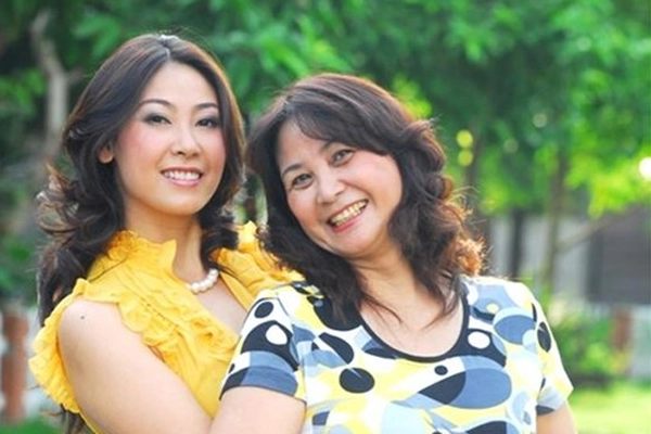 Có mẹ nhan sắc tuổi 70 vẫn trẻ đẹp quý phái bảo sao giáng my và hà kiều anh được gọi hoa hậu không tuổi - 9