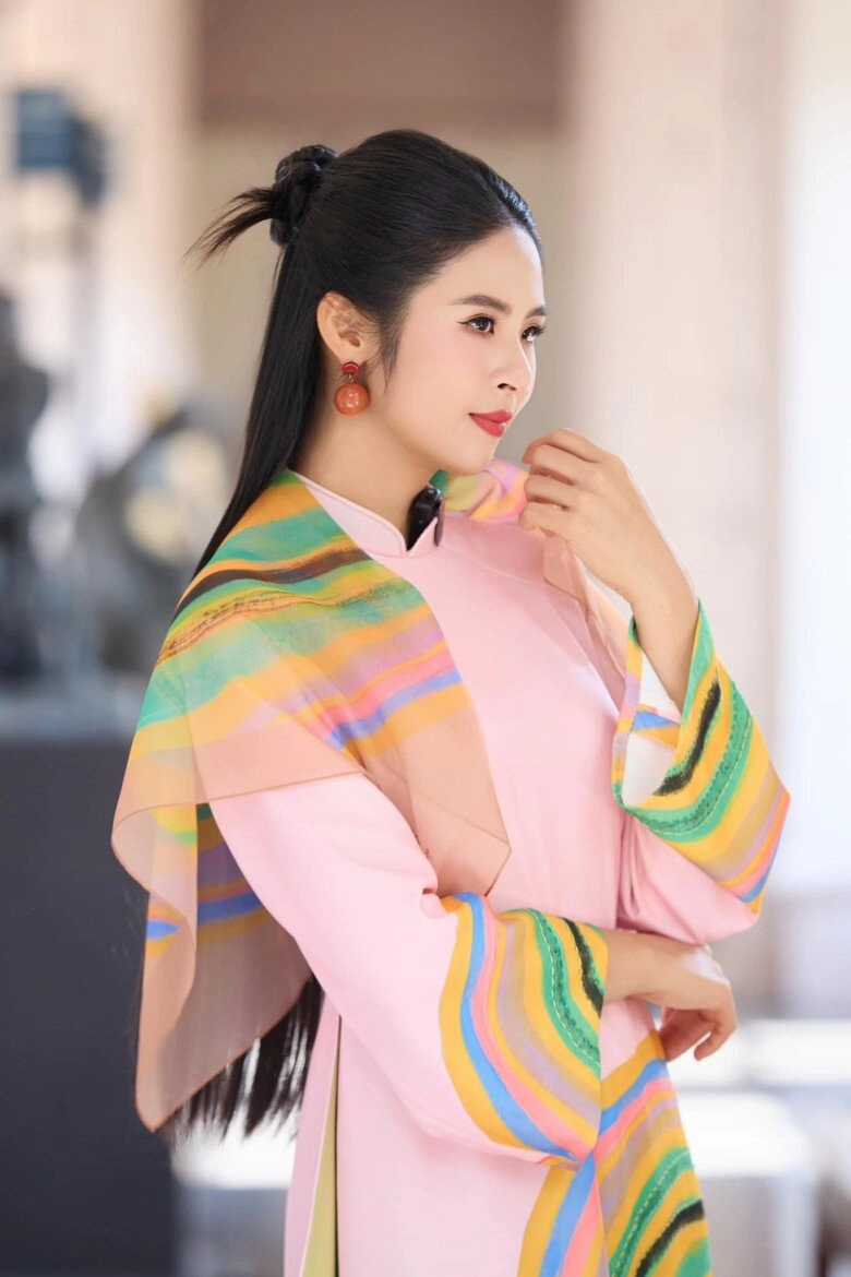 Có một hoa hậu chánh cung bằng tuổi bích phương nhưng diện mạo quá khác biệt - 6