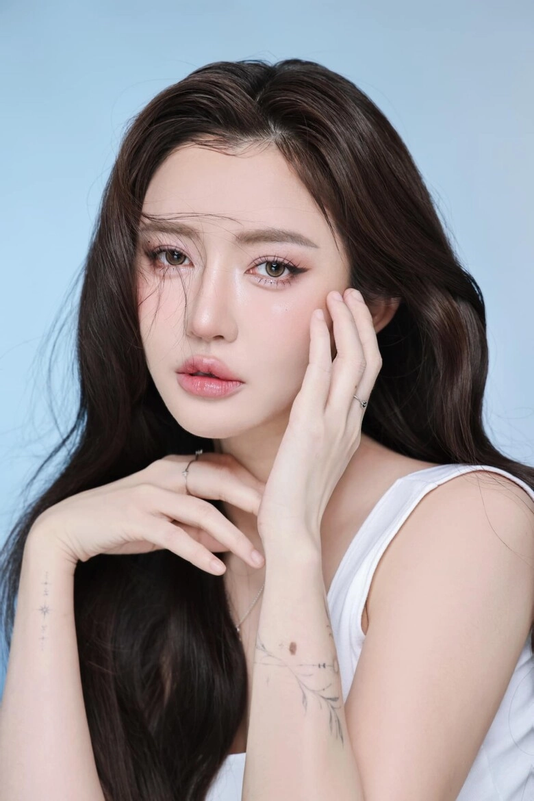 Có một hoa hậu chánh cung bằng tuổi bích phương nhưng diện mạo quá khác biệt - 12