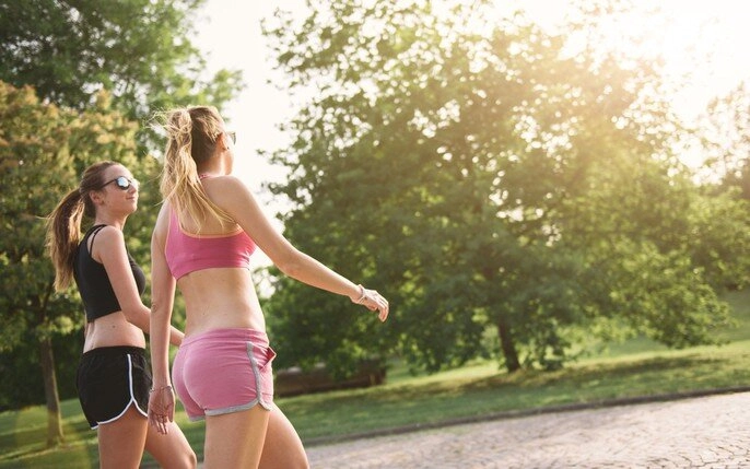 Có một kiểu đi bộ ngược đời nhưng đốt cháy calo cao hơn bình thường ai làm được hưởng vô vàn lợi ích - 2