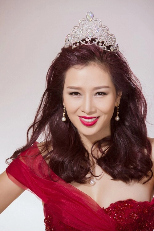 cô thư ký xinh đẹp làm mưa làm gió cách đây 20 năm từng là hoa khôi thể thao u50 vẫn có cơ bụng số 11 - 4