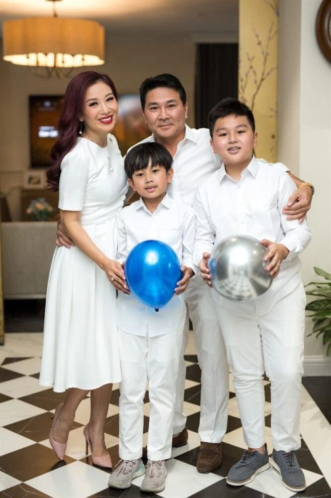 cô thư ký xinh đẹp làm mưa làm gió cách đây 20 năm từng là hoa khôi thể thao u50 vẫn có cơ bụng số 11 - 5