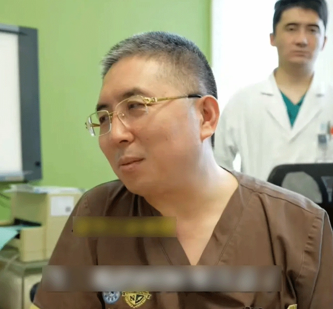 Con 1 tuổi bụ bẫm đáng yêu nhưng chưa thể ngồi bố mẹ đứng không vững khi nghe bác sĩ kết luận - 2